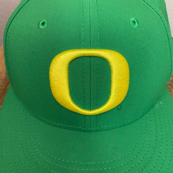 Nike True Dri Fit University of Oregon Ducks Hat fitted size 7 - Picture 12 of 12